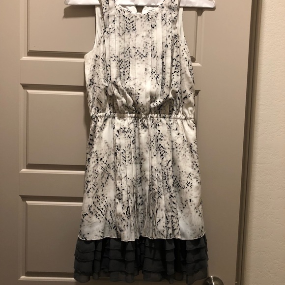 Jessica Simpson Dresses & Skirts - Jessica Simpson white and grey dress